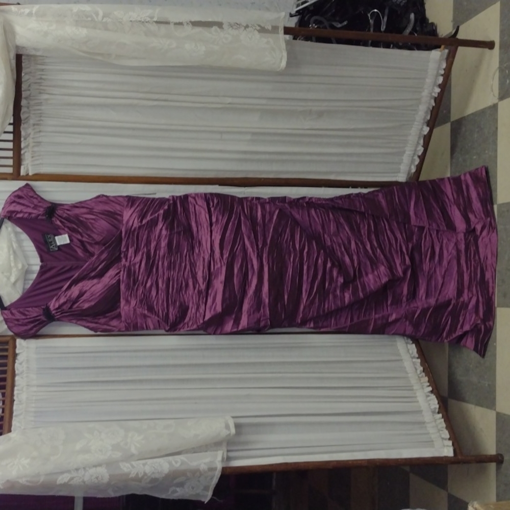 Alex Evenings 10/12 dark mauve formal.